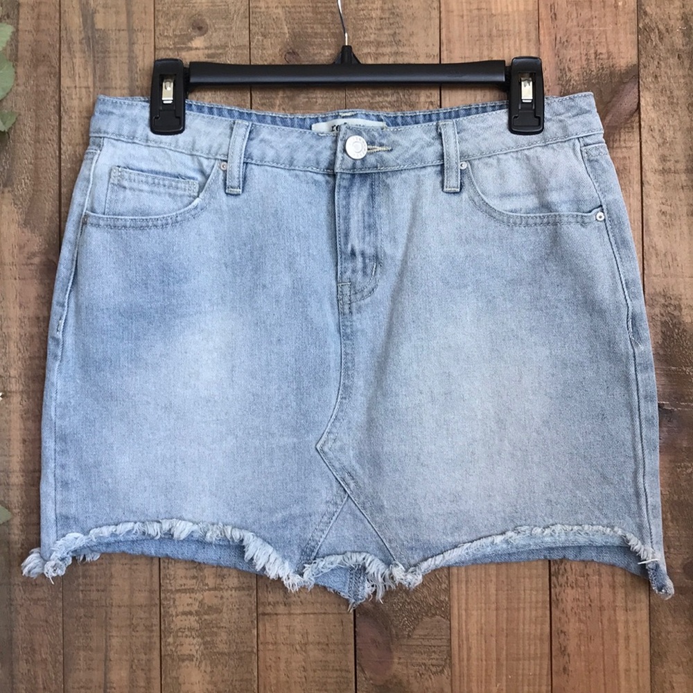 Refuge light wash Denim Skirt Size Small